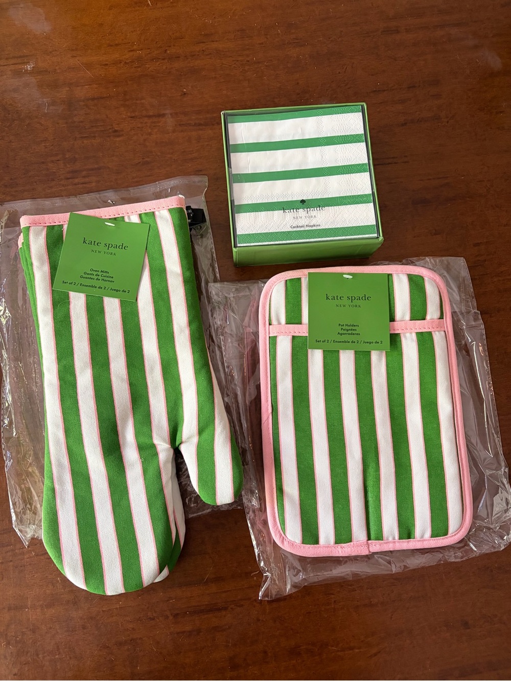 NWT kate spade 5 piece bundle oven mitts, pot holders and cocktail napkins